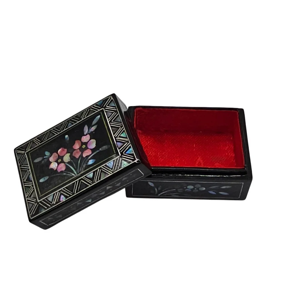 Vtg Style Chinese Lacquerware Trinket Box Black Floral Inlay Mother of Pearl Red